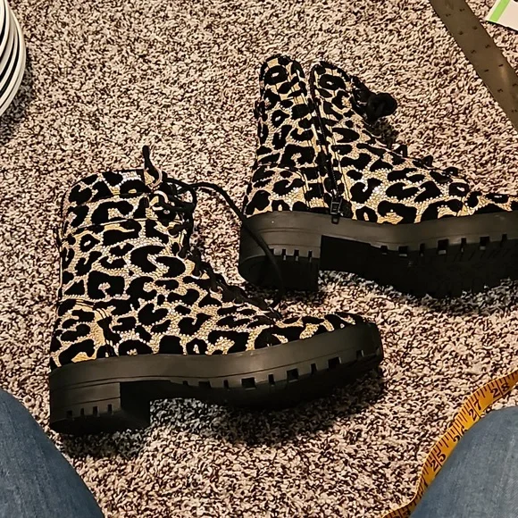 Gianni Bini boots. Size 6. Sparks when you walk - Picture 1 of 5